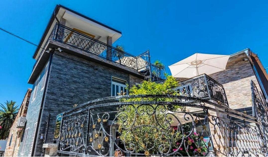 Majestic Apartment